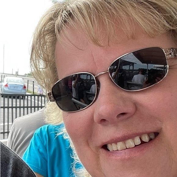 Meet your Posher, Laurie - Picture 6 of 12